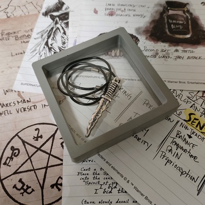 美剧邪恶力量皮绳项链猎魔刀吊坠 supernatural 凶鬼恶灵 SPN周边