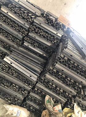 五征 配件奥驰D2D3D5X2X318002000V3 车厢 配件 板撑子 立柱 立杆