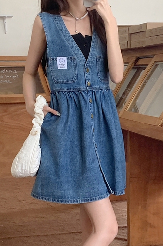 Real auction, real price, new denim sleeveless dress in summer 2022, Vintage Port style V-neck vest, suspender skirt