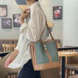 Кожаная вместительная и большая сумка на одно плечо, сумка через плечо, из натуральной кожи