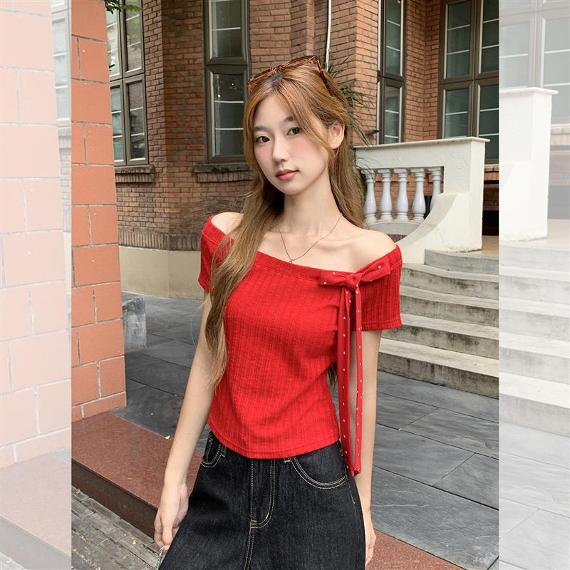 红色斜肩蝴蝶结短袖T恤女夏季甜辣妹设计感收腰显瘦百搭短款上衣