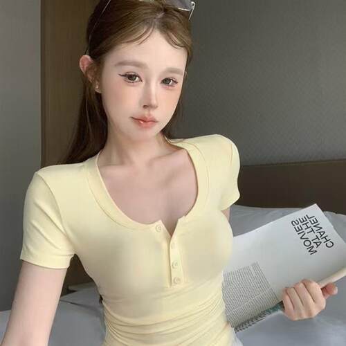 韩版小众别致绝美纯欲U领短袖T恤女夏季短款性感百搭纯色辣妹上衣