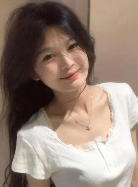 2025新款正肩短袖t恤女夏季U领修身辣妹美式蕾丝花边拼接短款上衣