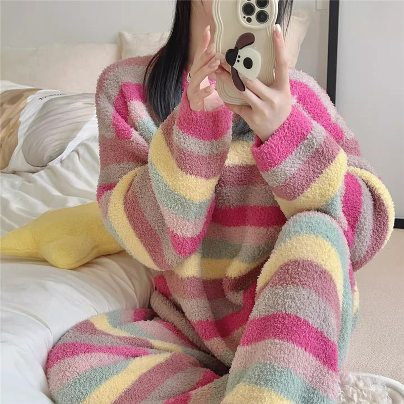 多巴胺彩虹条纹珊瑚绒睡衣女冬季