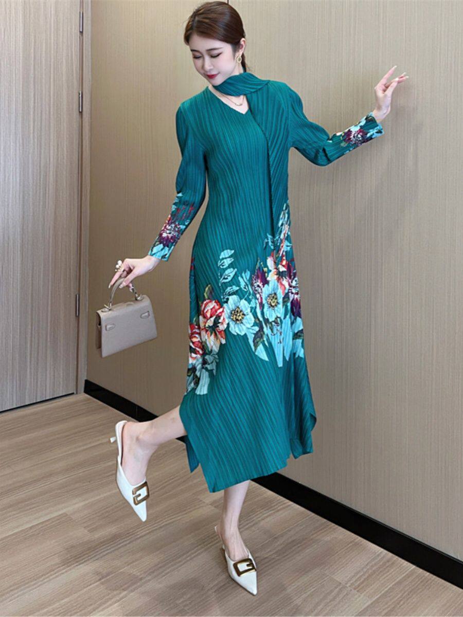 工厂直销2025新款印花高级感气质百搭围巾不规则下摆褶皱连衣裙女