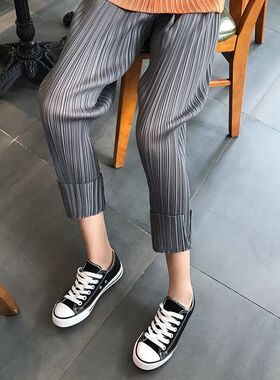 2025新款褶皱裤灰色纸片人显瘦直筒裤日系开叉九分铅笔小脚裤子女