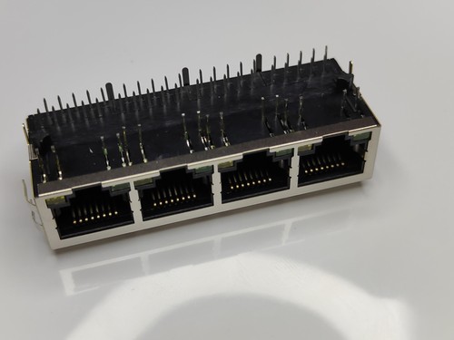 RJ45连接器 网络滤波器网口插座 4口千兆带灯卧式全新批次