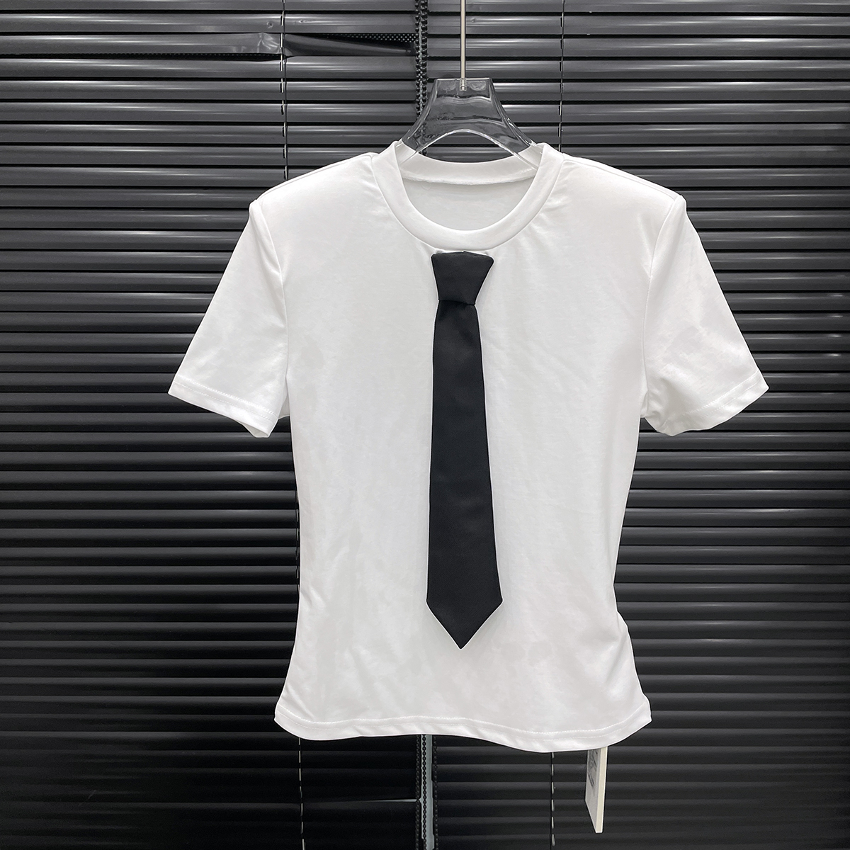 付新博女装领带拼接T恤女小众 设计感垫肩短款修身显瘦上衣13981