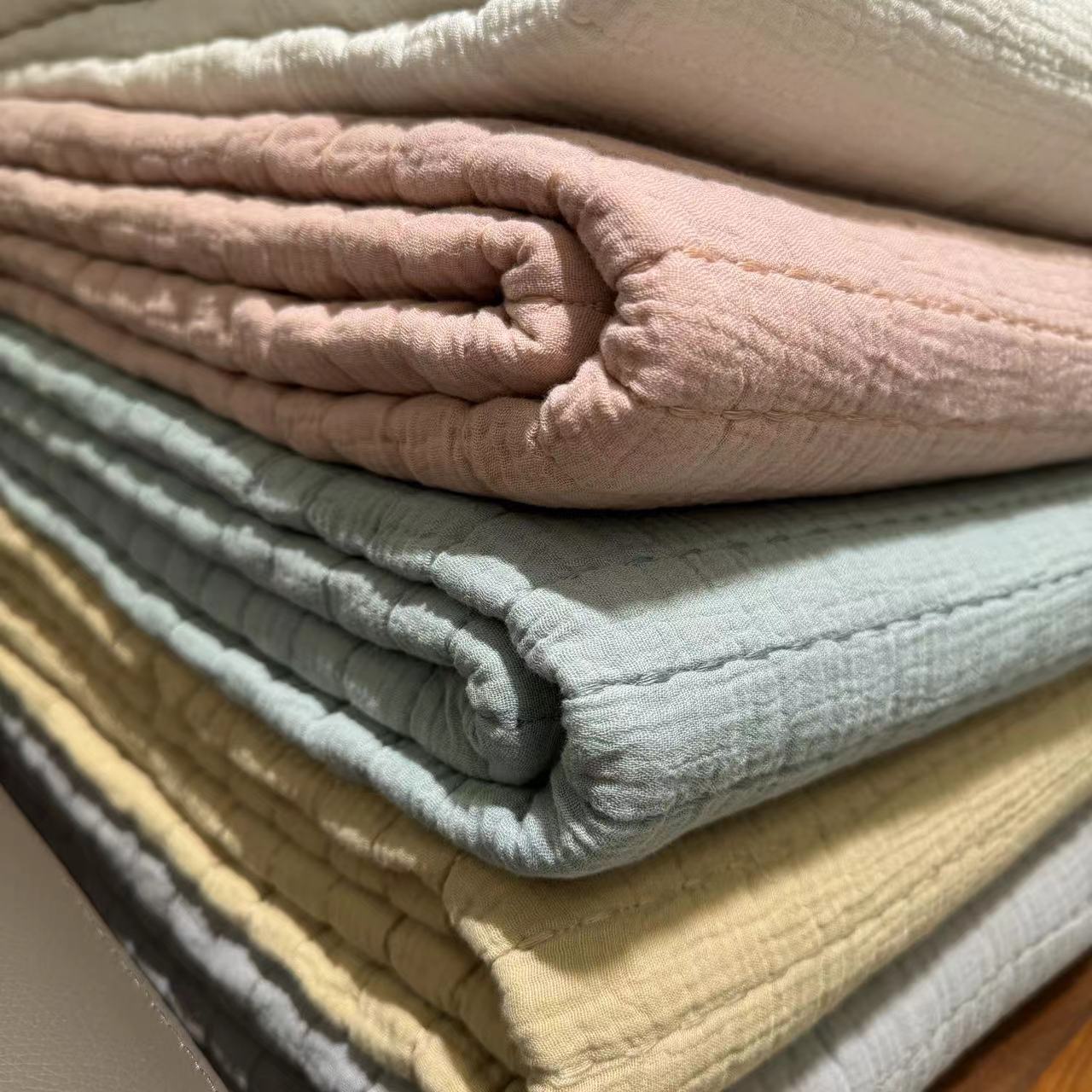 外贸！！！纱布被！柔软亲肤！纯棉夹棉花纱布米粒绣绗缝床盖套件