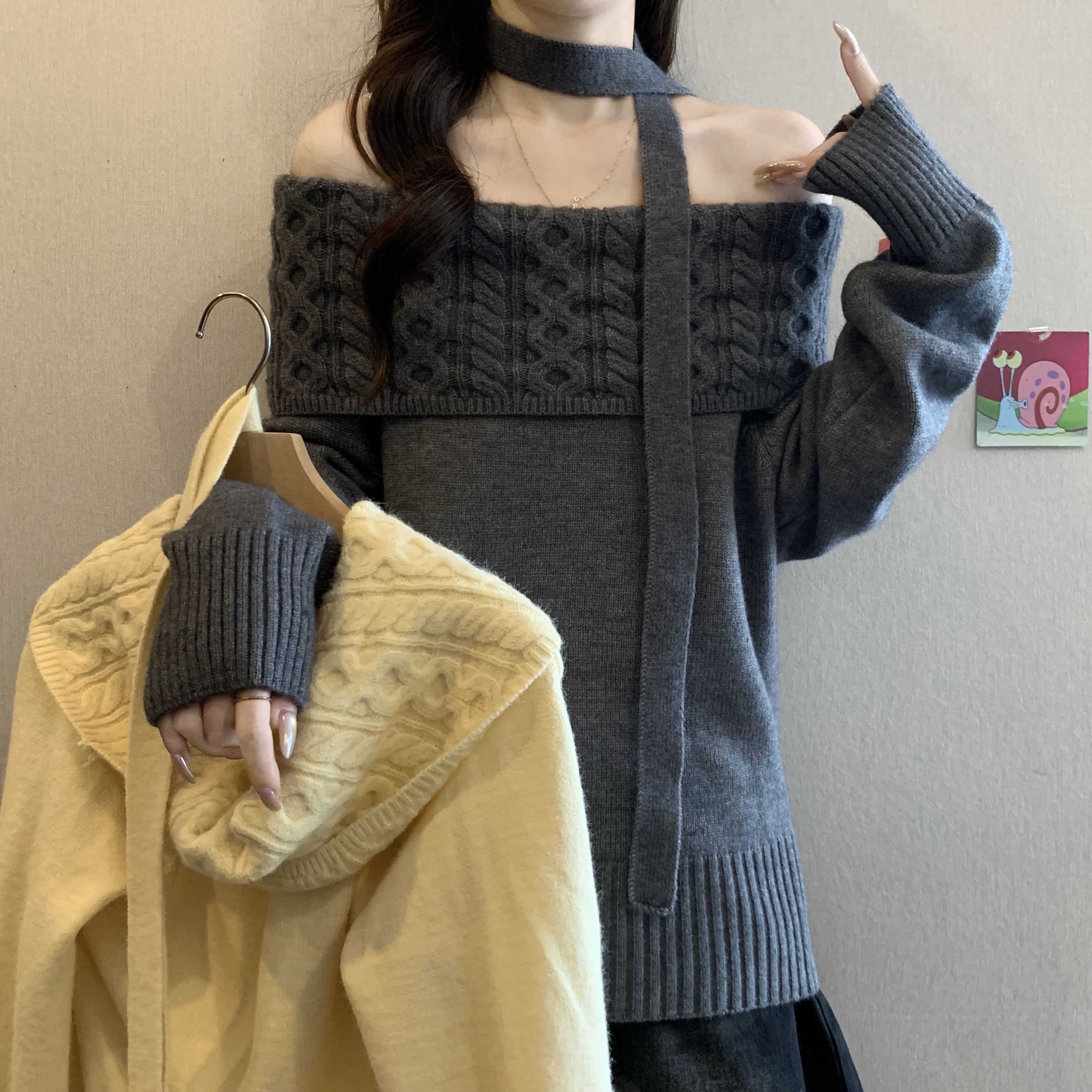 大码麻花一字肩毛衣女秋冬复古慵懒风露肩短款内搭针织打底衫冬季