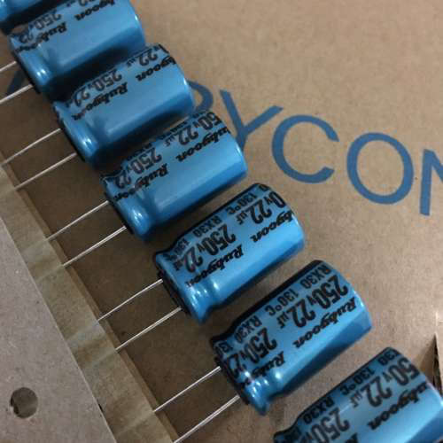 250v22uf日本红宝石rx30耐高温电容。实物图，体积1