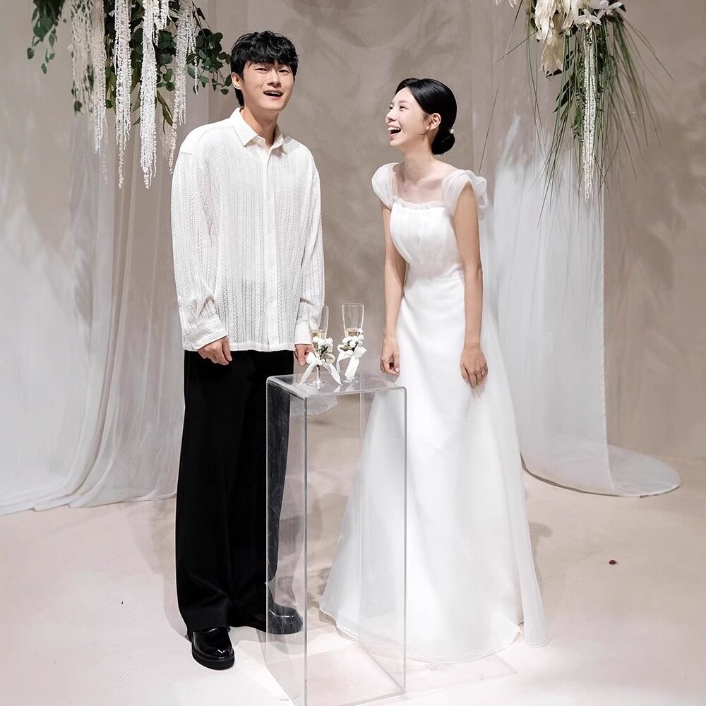 森系甜美方领轻婚纱简约订婚礼服迎宾纱草坪婚礼主婚纱领证小白裙