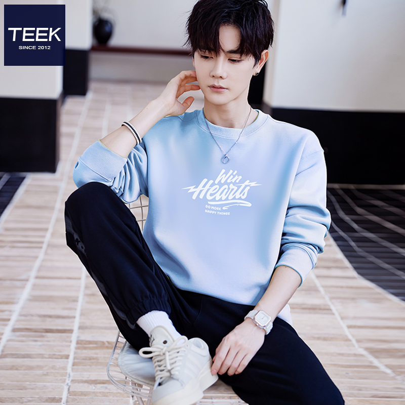 天蓝色卫衣，打造阳光少年感！