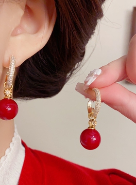 925银针锆石C型耳圈红色珍珠耳环法式轻奢高级感耳饰气质精致耳坠