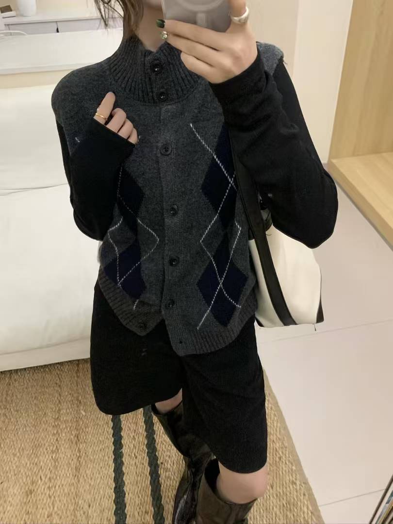 欧洲站2025冬季新款无袖菱形格单排扣羊毛针织衫毛衣马甲内搭套装