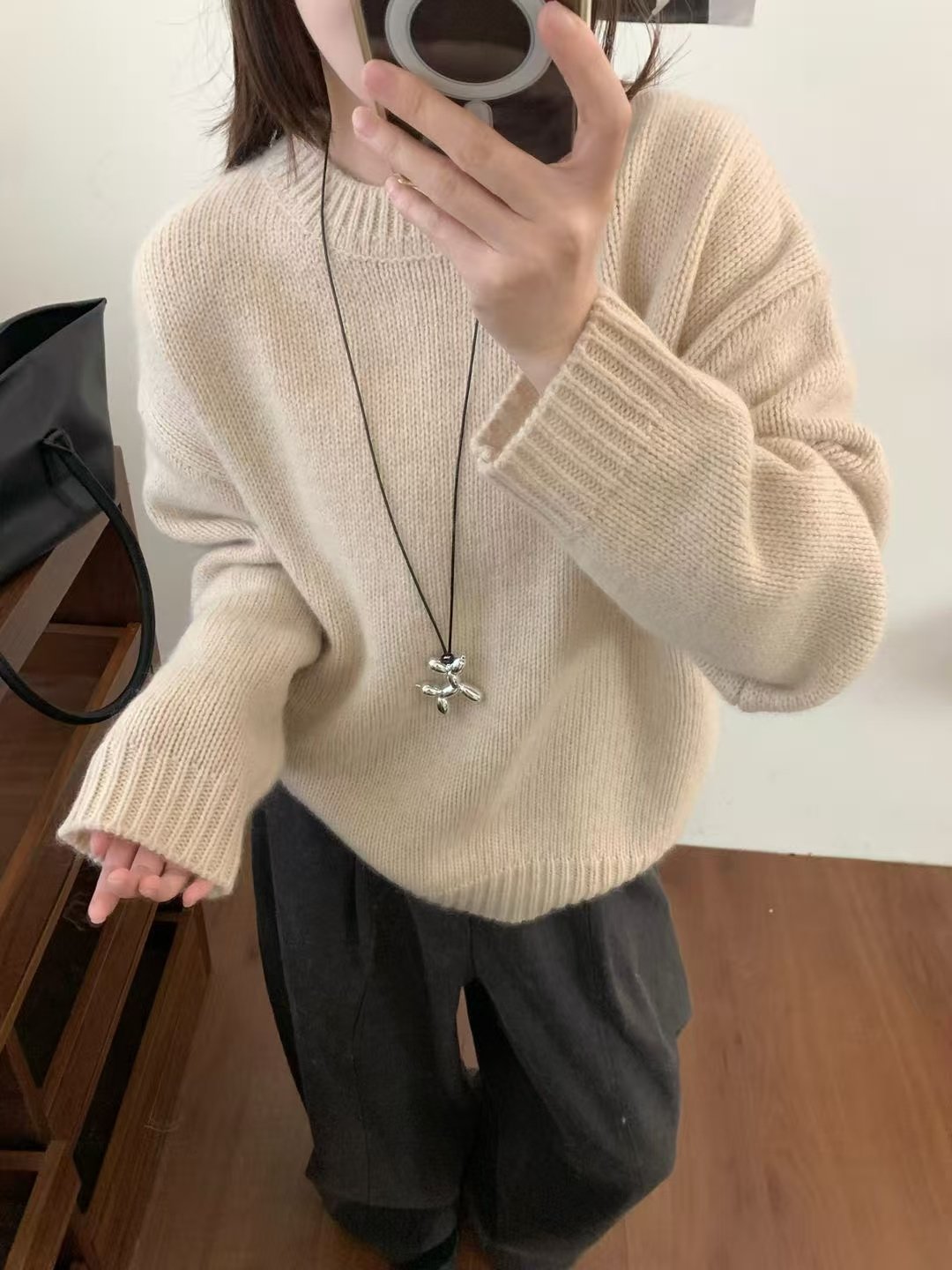 简约高品质羊毛浣熊绒柔软冬季加厚圆领套头毛衣宽松慵懒风打底