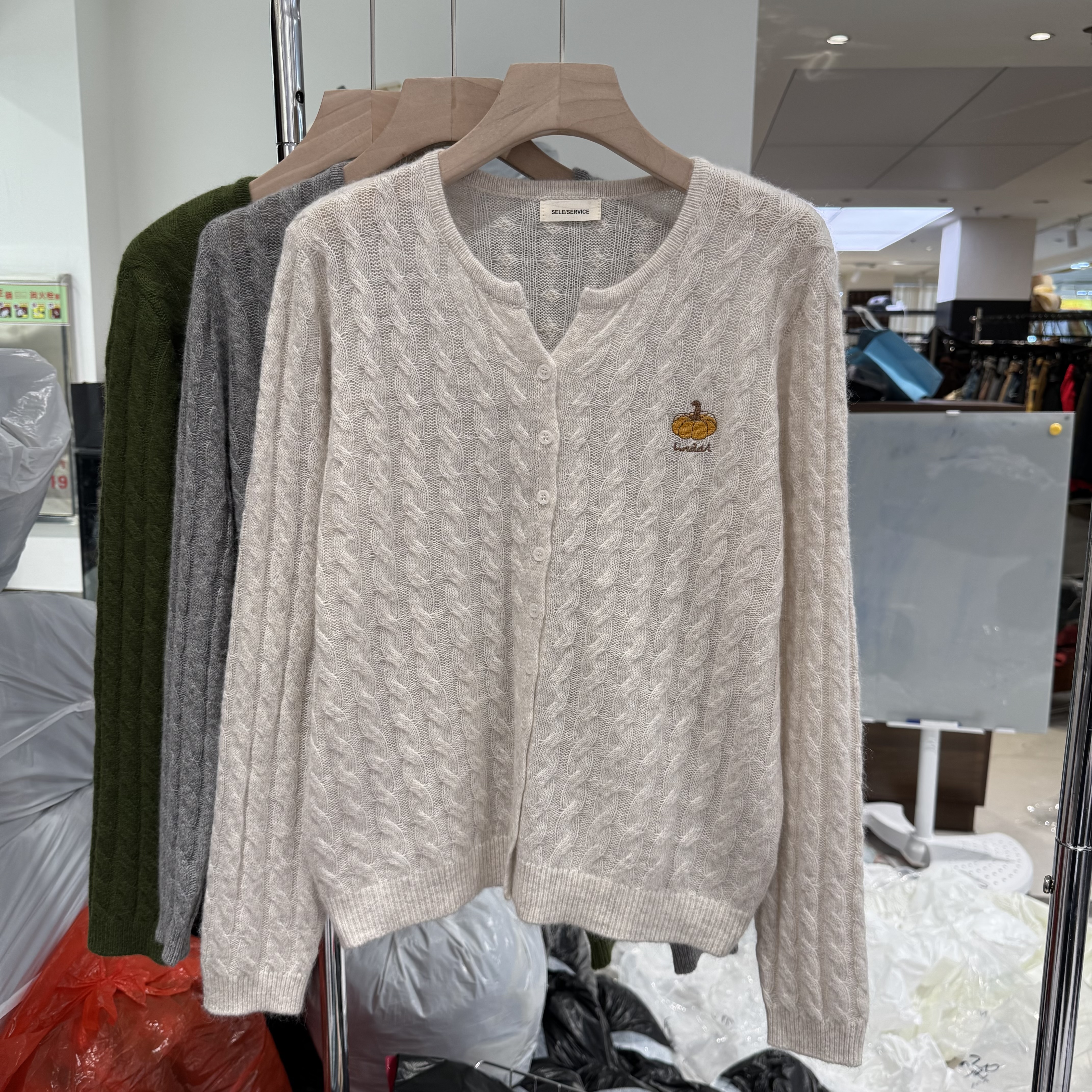 欧货63022正品2025秋冬款圆领单排扣长袖麻花柔软羊毛针织衫毛衣