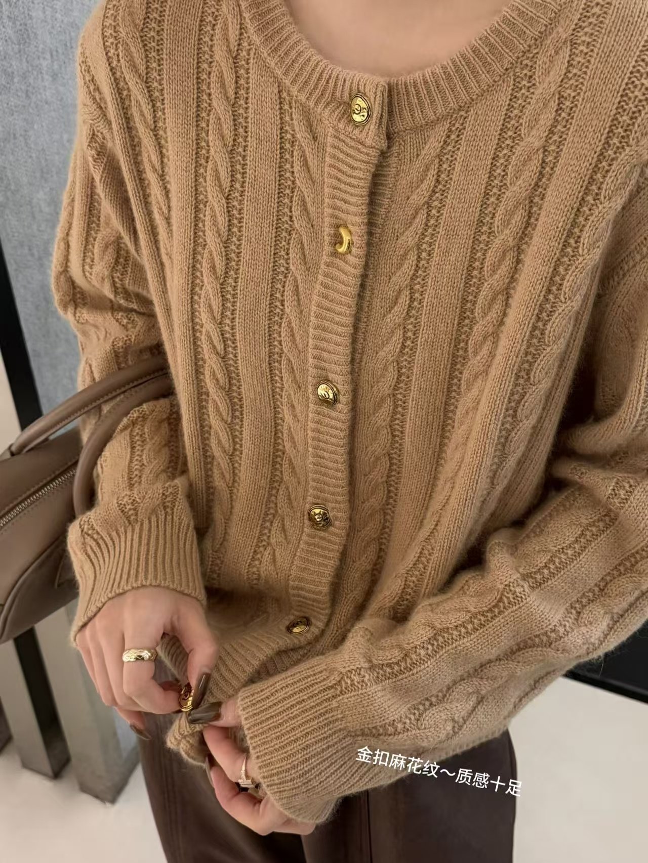 欧货年货新款圆领麻花月亮扣针织开衫女宽松显瘦百搭毛衣外套上衣