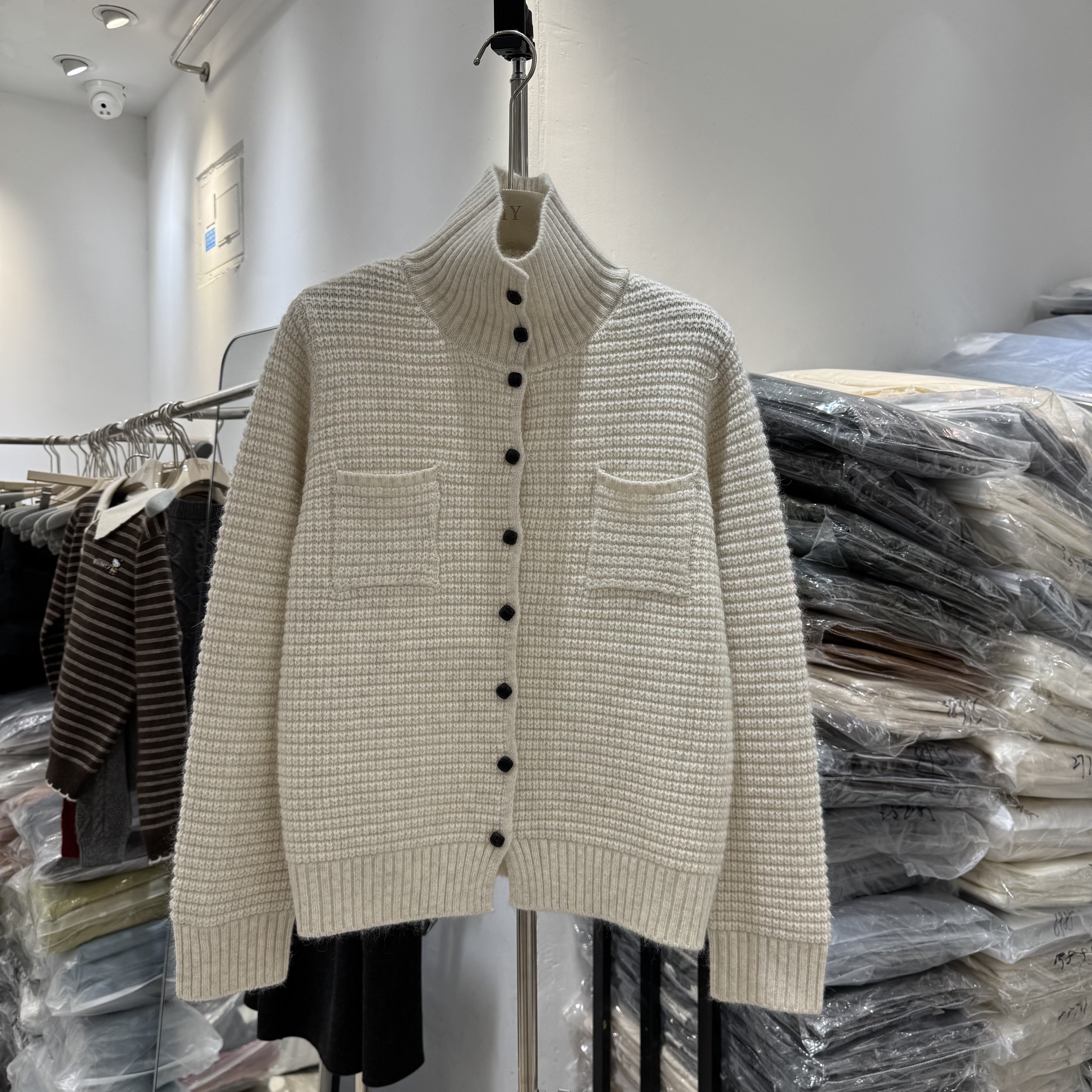 浣熊绒75158韩范立领黑扣针织开衫横纹毛衣外套洋气设计感双口袋