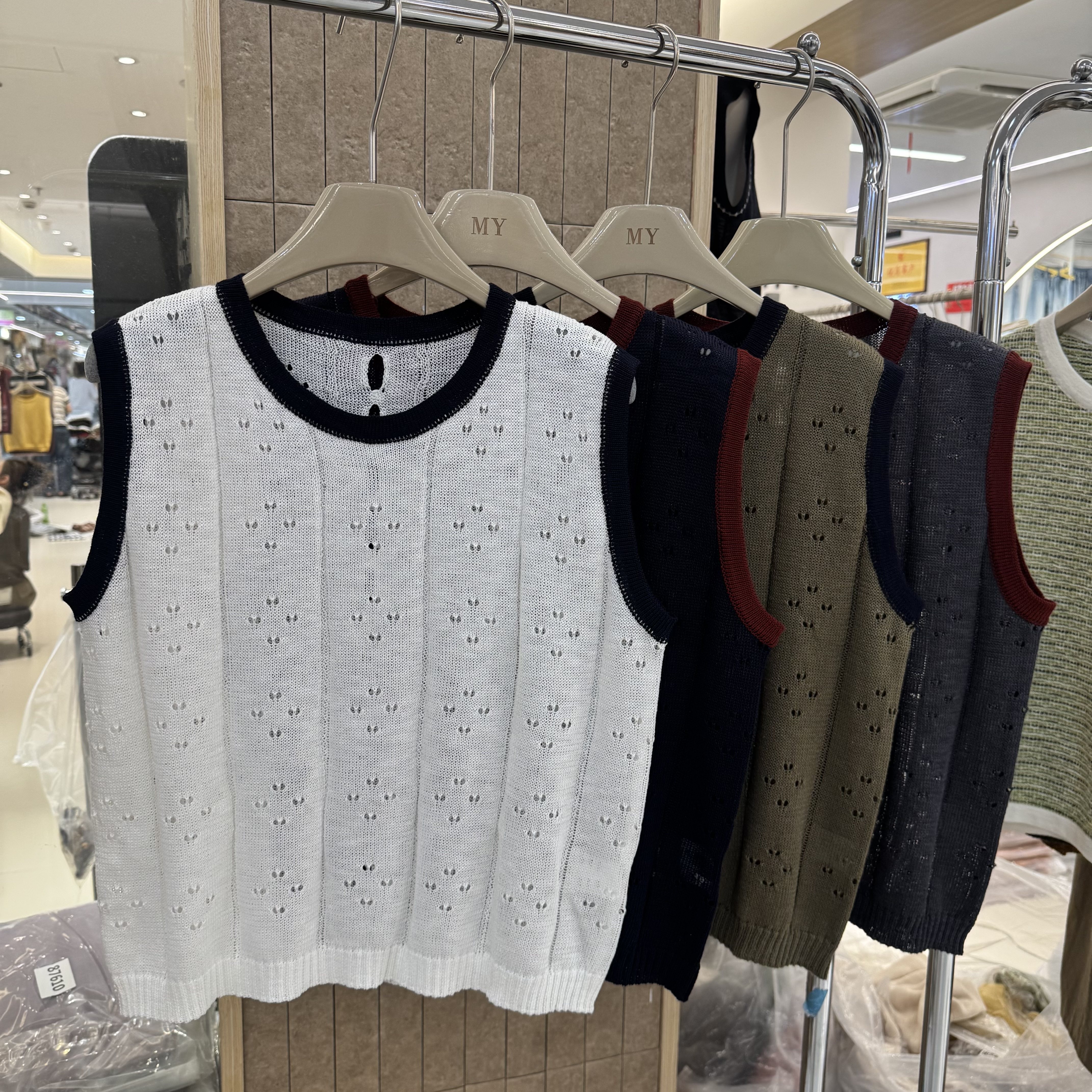 欧货61318高级感撞色边镂空针织背心女夏无袖叠穿马甲坎肩上衣T恤