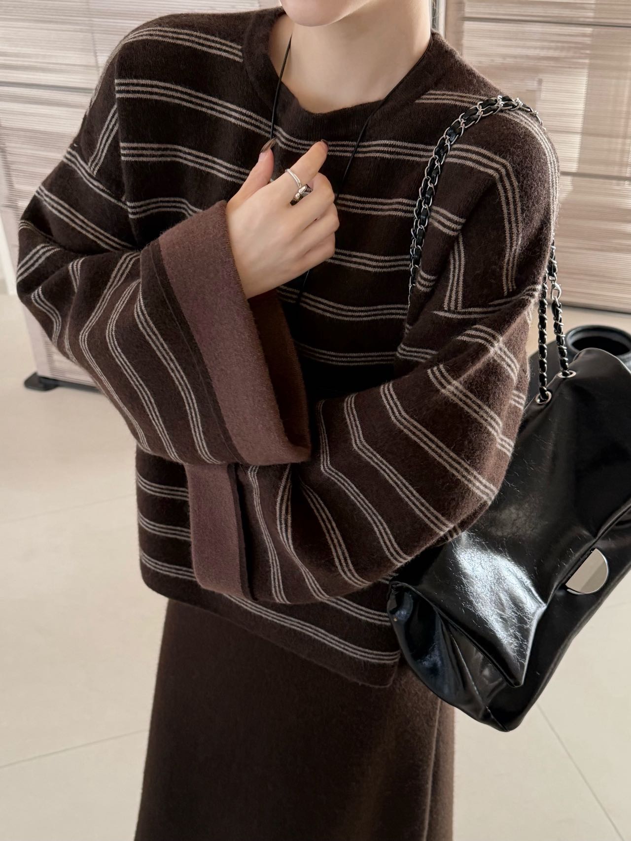 韩系氛围圆领撞色翻袖设计感针织衫秋冬宽松显瘦软糯慵懒毛衣打底