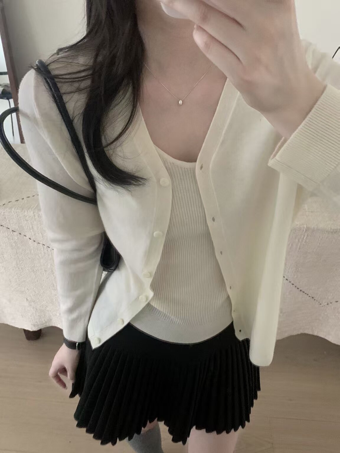 韩系薄款简约纯色V领单排扣百搭100%美丽诺羊毛针织开衫女122126