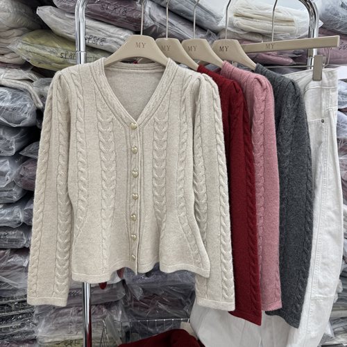 温柔风设计感镂空挂脖钉珠针织打底衫女冬季款毛衣洋气上衣26065