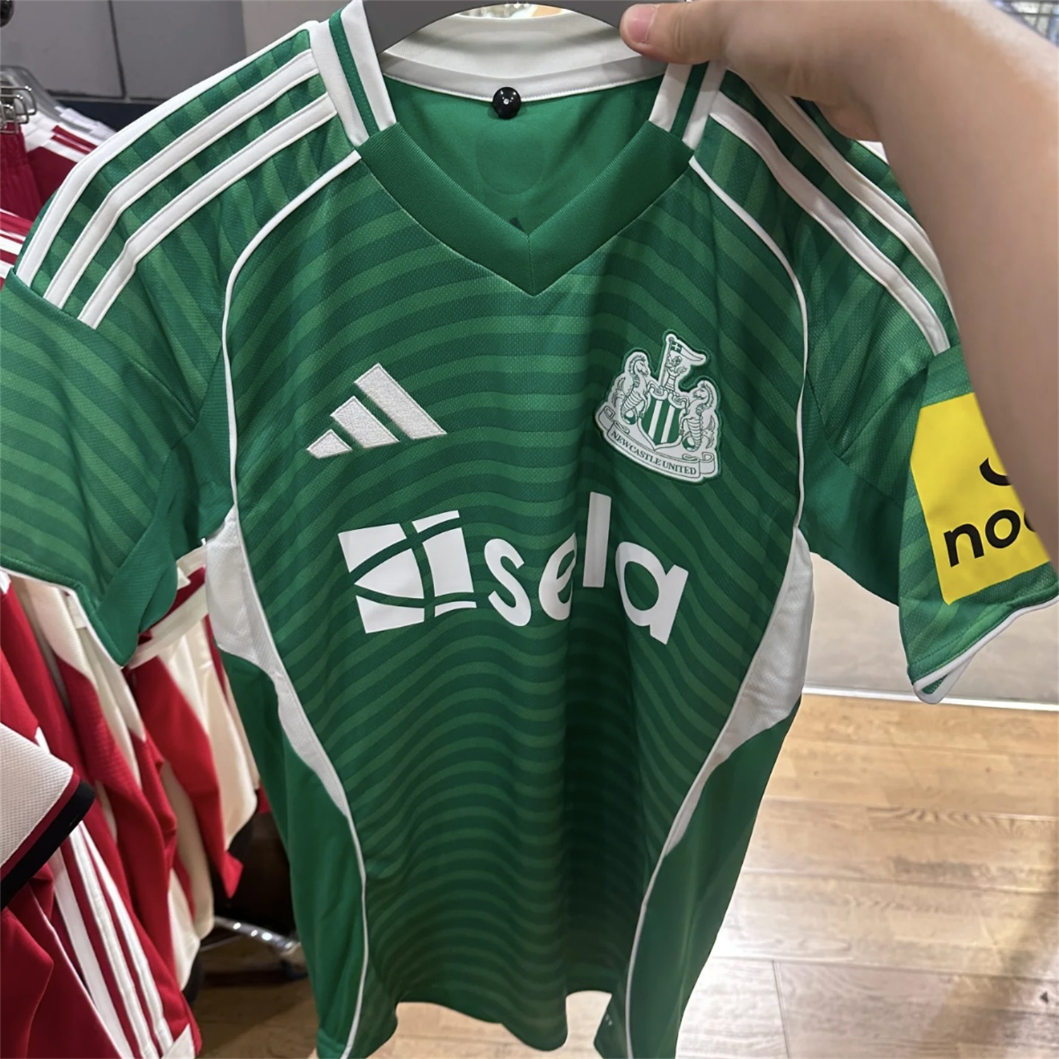 Adidas阿迪达斯 纽卡斯尔联25/26赛季客场球迷版短袖球衣 JJ2245