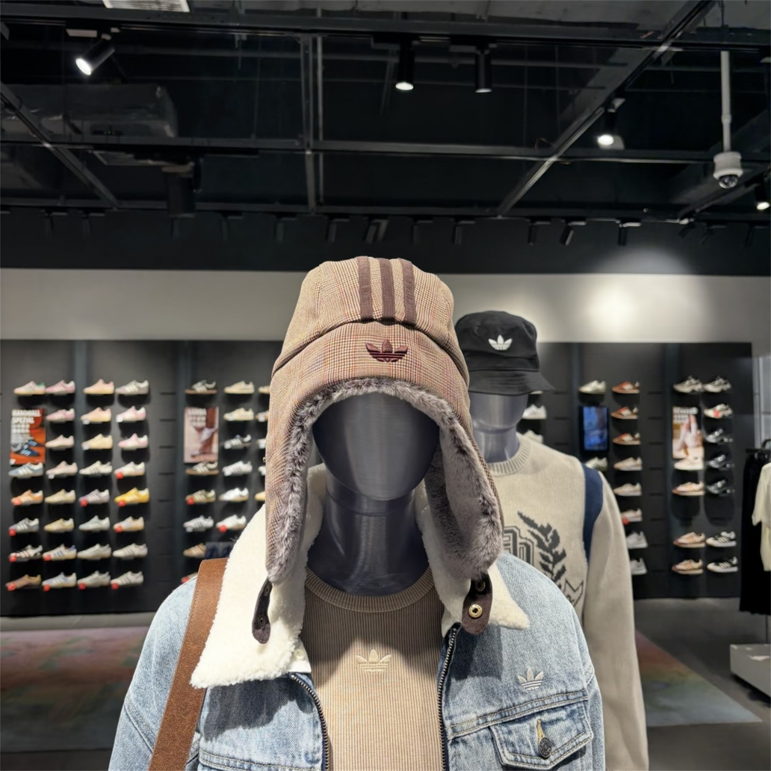 Adidas三叶草 女子运动休闲潮流毛绒护耳保暖帽子 IA8906 IA8907