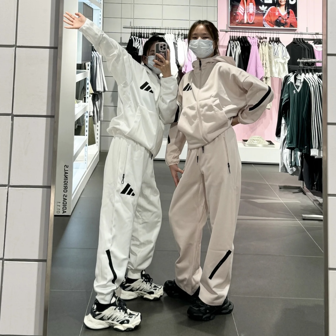 阿迪达斯 ZNE女子运动休闲潮流夹克外套长裤JD3989 JE7849 JD6412