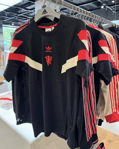 Adidas三叶草 男子运动休闲潮流足球复古风宽松短袖T恤 IS6519