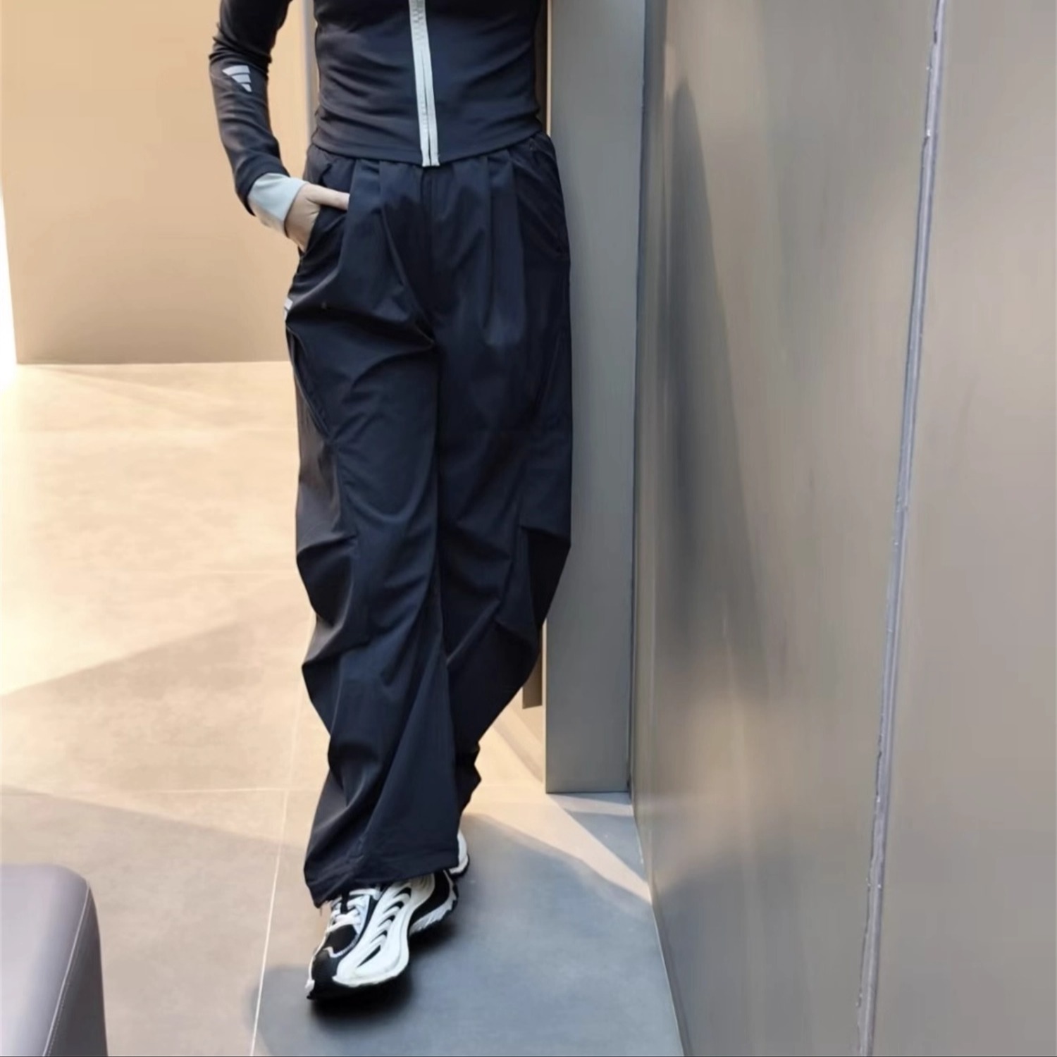 Adidas阿迪达斯 FOS女子运动休闲潮流户外梭织长裤 KC5785 KC5787