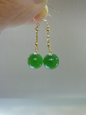 和田 碧玉耳坠 菠菜绿 阳绿 珠子8A级 9.5毫 猫眼效应 18k金镶
