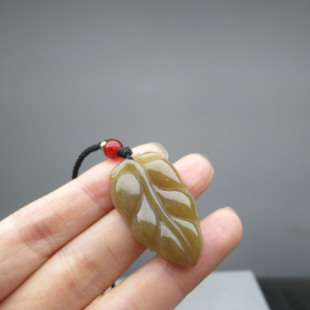 和田玉金枝玉叶吊坠女款玉石项链送妈妈礼物玉坠黄口料