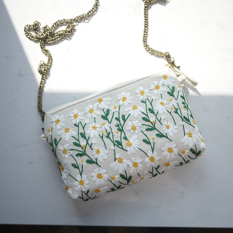 独家原创设计刺绣小雏菊单肩包斜挎包手机包包小包礼物特别送女生,箱包皮具/热销女包/男包,通用款女包,淘宝优惠券,粉丝福利购,淘宝优惠卷