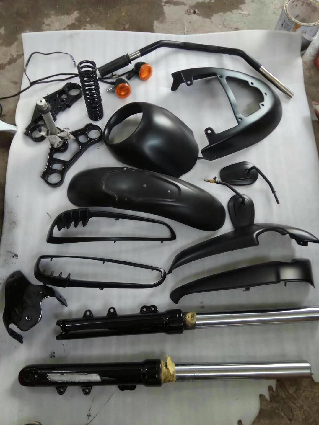 适用于哈雷 夜路德 威路德 威乐 水箱罩 头罩后尾板车把前后减震