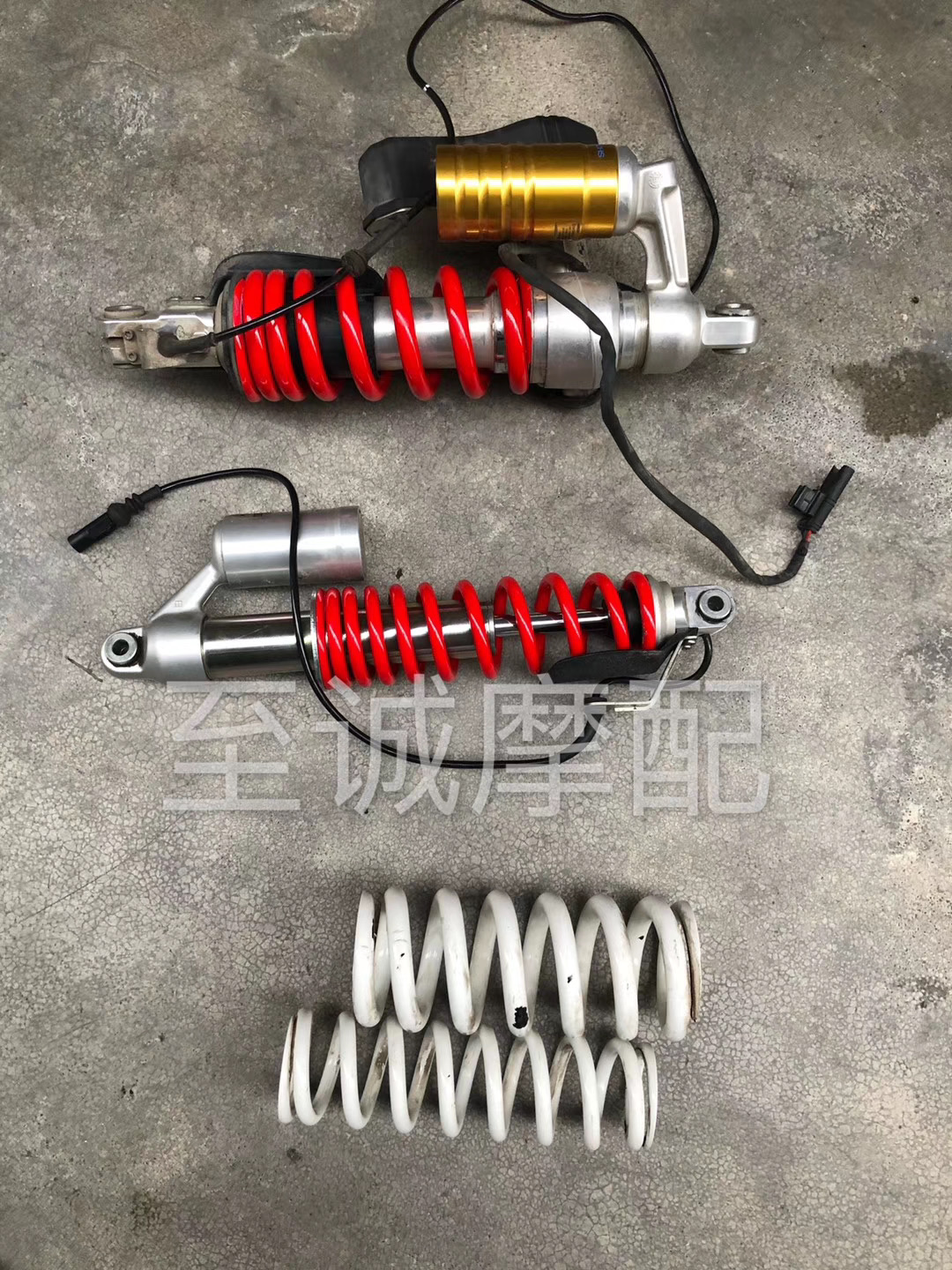 宝马 R1200GS 水鸟 改装中央后减震 中置减震 中央电子后减震