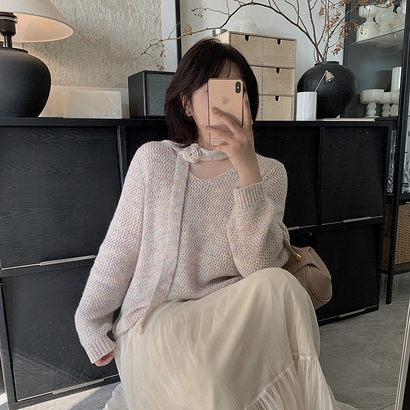 2026年春季时尚新款胖妹妹大码女装设计感花朵飘带V领套头针织衫