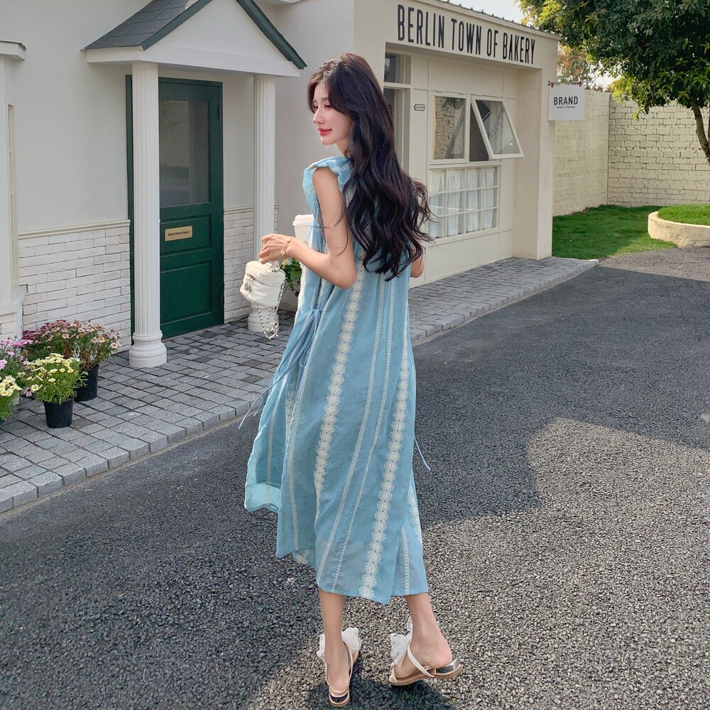独特绝美慵懒松弛感蓝色小飞袖连衣裙女夏设计感温柔气质连身长裙,女装连衣裙,浙宝189