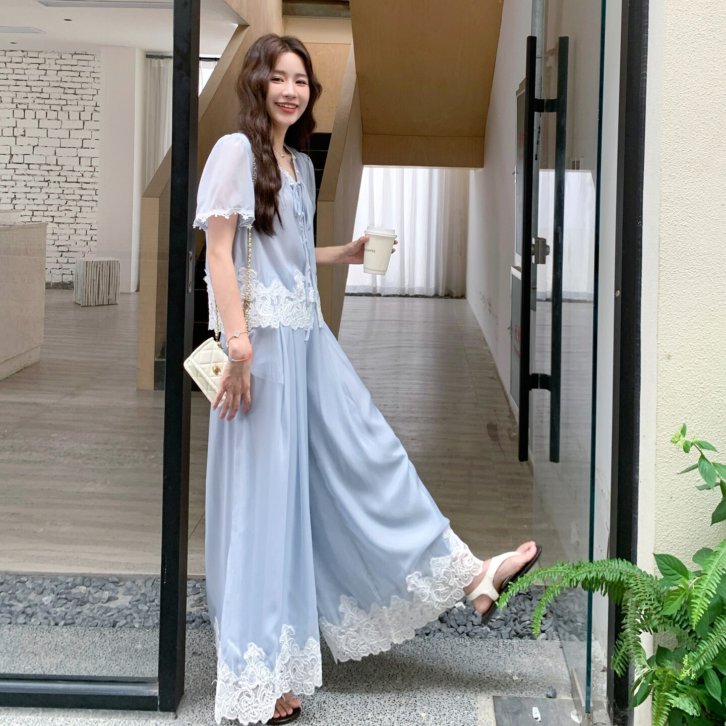蓝色蕾丝拼接v领衬衫阔腿裤两件套女2025夏季新款法式高级感浪漫,女装套装/套裙,浙宝189