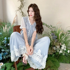 蓝色蕾丝拼接v领衬衫阔腿裤两件套女2025夏季新款法式高级感浪漫