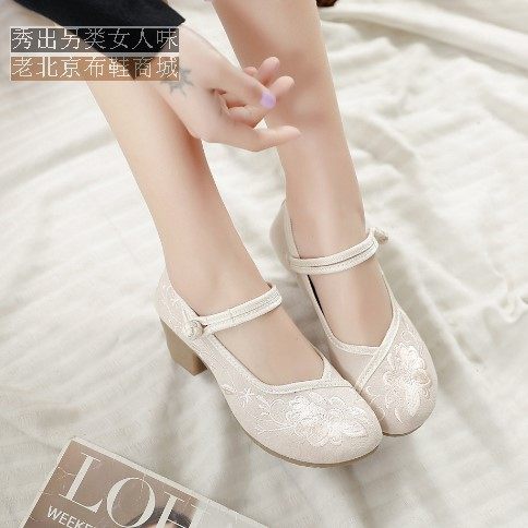 2019春夏坡跟女单鞋 公主跟舞蹈高跟布鞋 汉服搭配女鞋素色绣花鞋