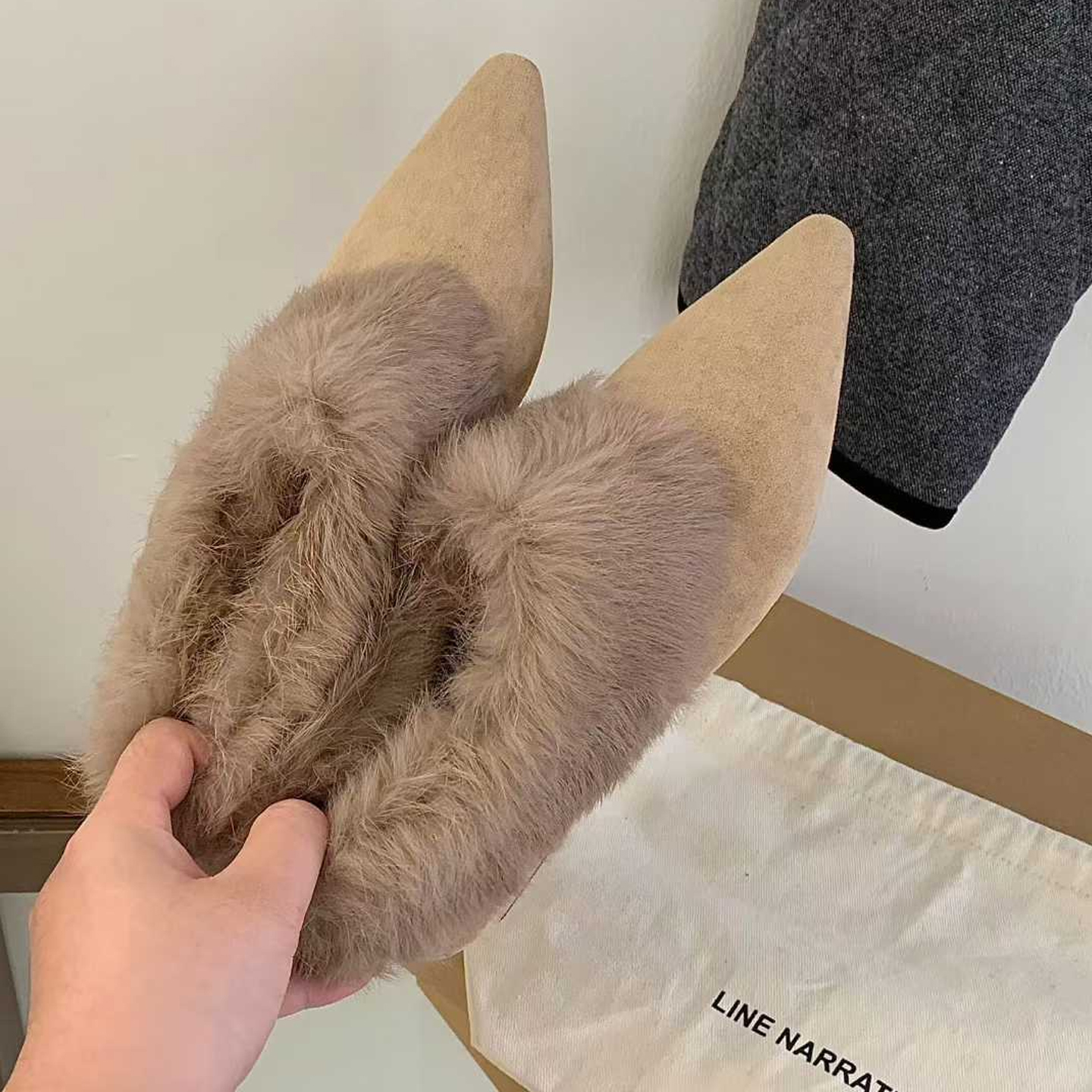 真兔毛尖头粗跟低跟法式毛毛鞋女