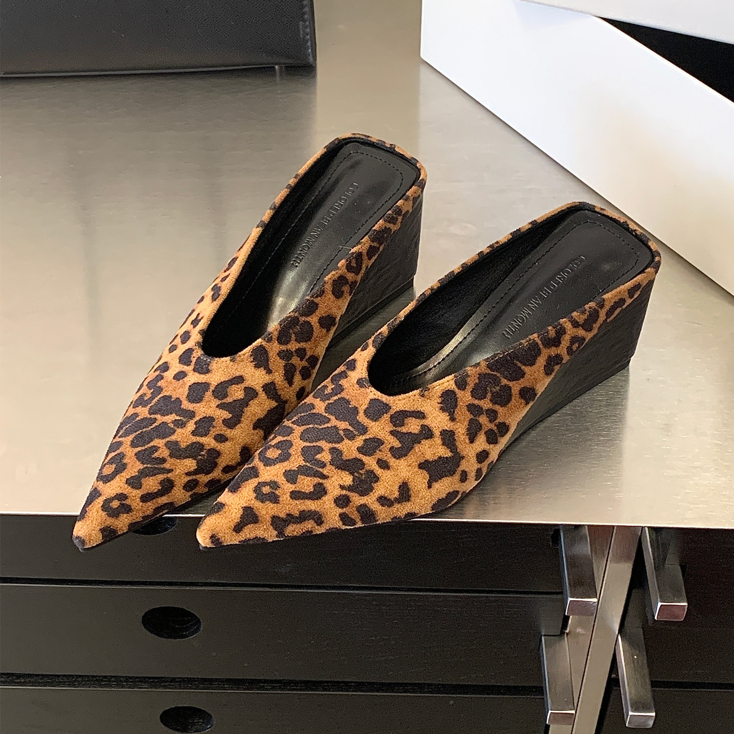 欧美时尚豹纹尖头包头半拖鞋坡跟高跟浅口凉拖鞋法式小众休闲女鞋