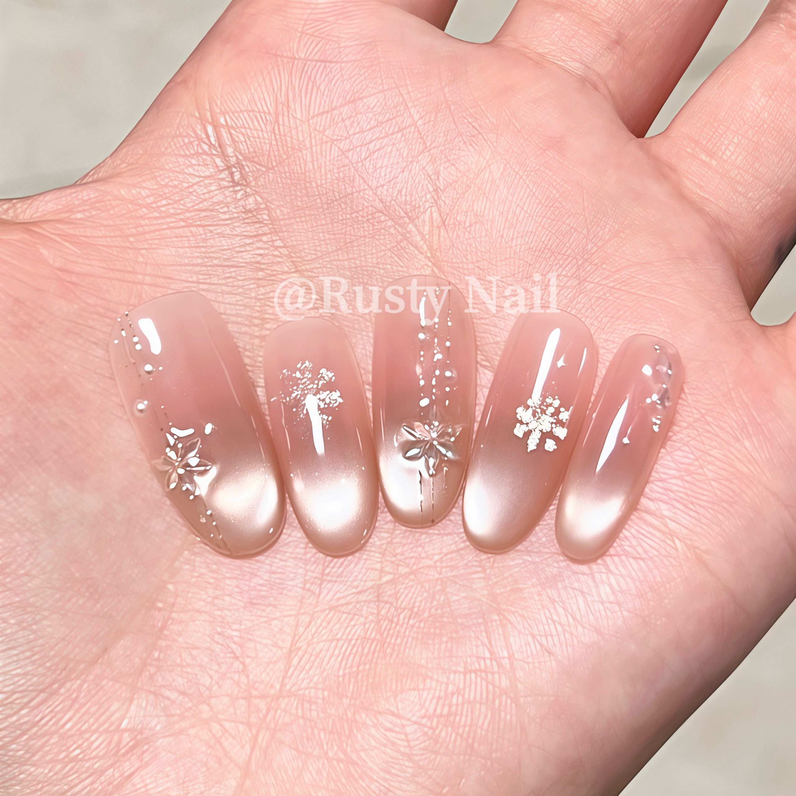 【雪花梦境】秋冬氛围感雪花猫眼纯手工穿戴甲高级感裸色美甲贴片,彩妆/香水/美妆工具,穿戴甲/甲片,淘宝优惠券,粉丝福利购,淘宝优惠卷