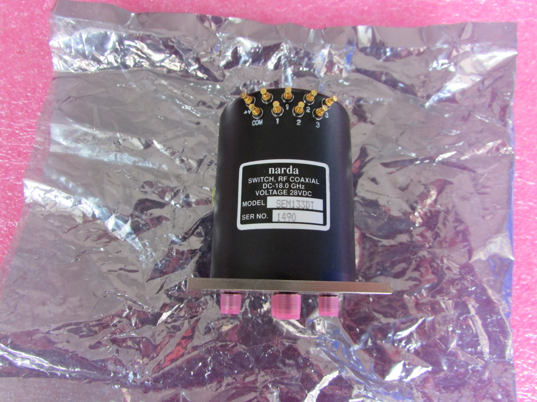 全新 NARDA SEM133DT SP3T DC-18GHz 450W TTL 28V 同轴开关