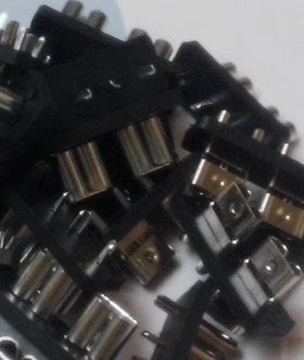 大 中小号插片汽车保险丝插座 PCB 板保险座线路板连体座黑色插簧