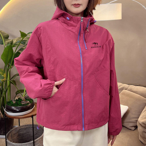 防风轻量宽松女春秋季休闲冲锋衣