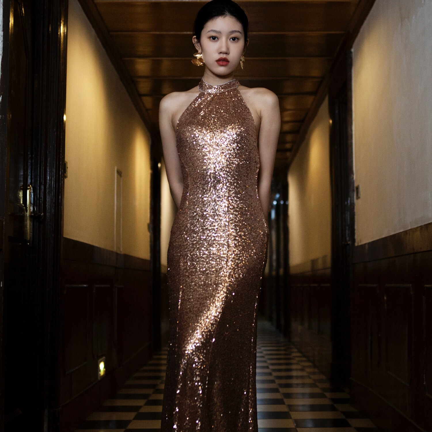 之既official香槟色晚礼服亮片闪闪露背设计高级婚礼派对连衣裙