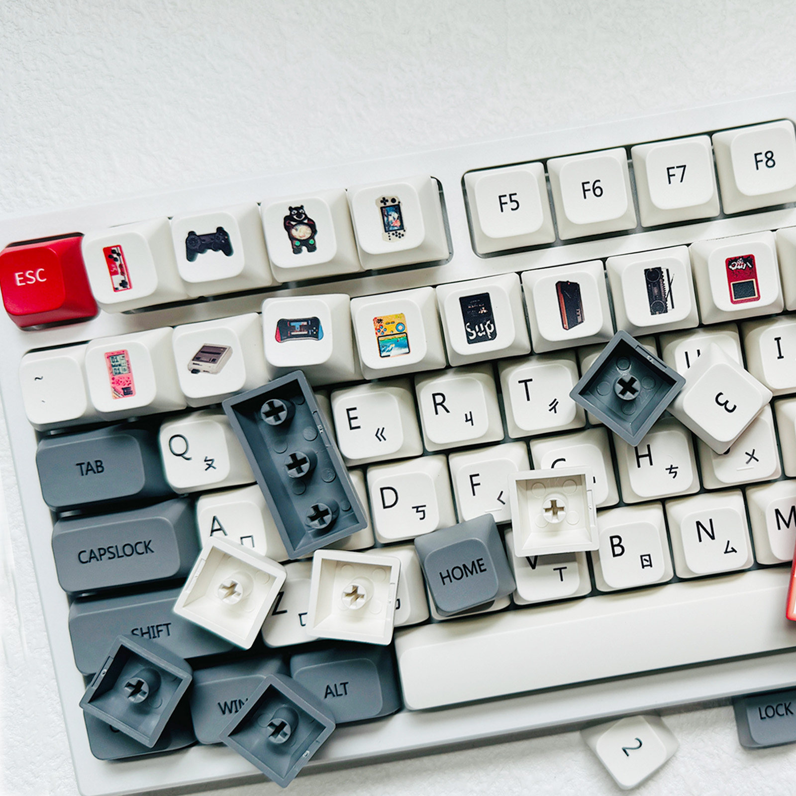 XDA 복고풍 빨간색과 흰색 게임 콘솔 키캡 PBT 5면 승화 기계식 키보드 캡은 다양한 언어로 사용자 정의 가능